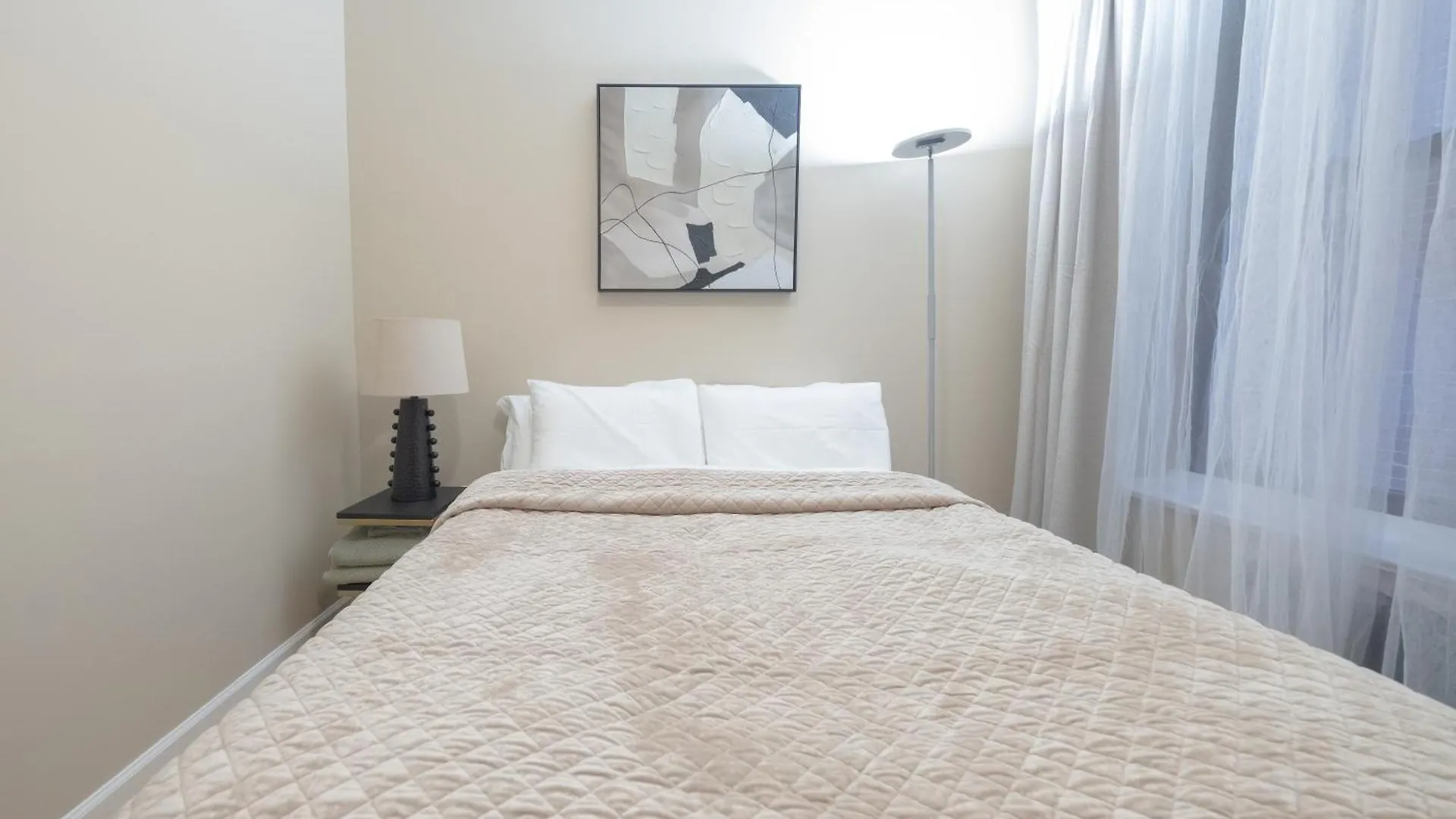 4Br Apt Two Blocks To Central Park Elevator, Laundry, Virtual Doorman New York