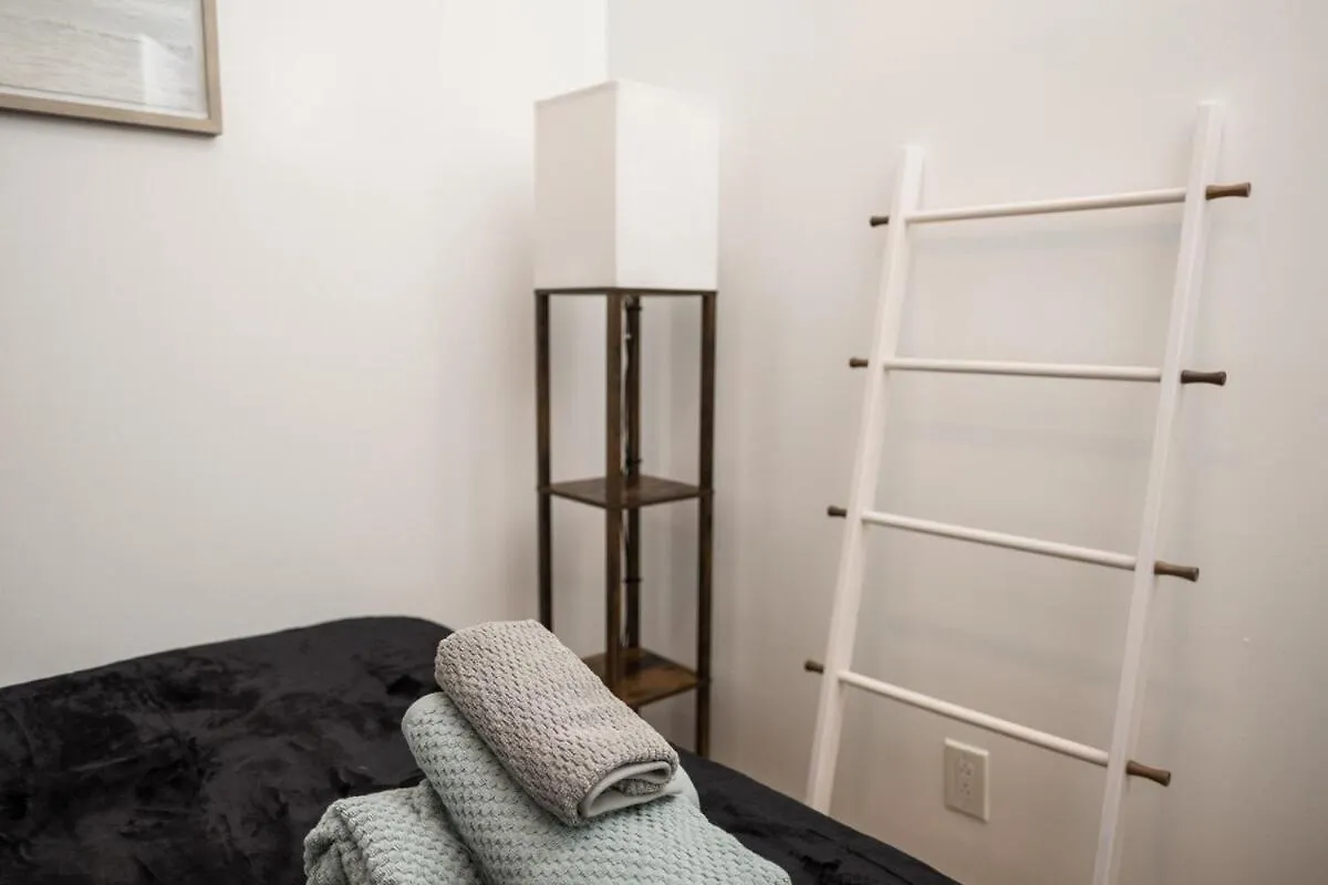 4Br Apt Two Blocks To Central Park Elevator, Laundry, Virtual Doorman New York