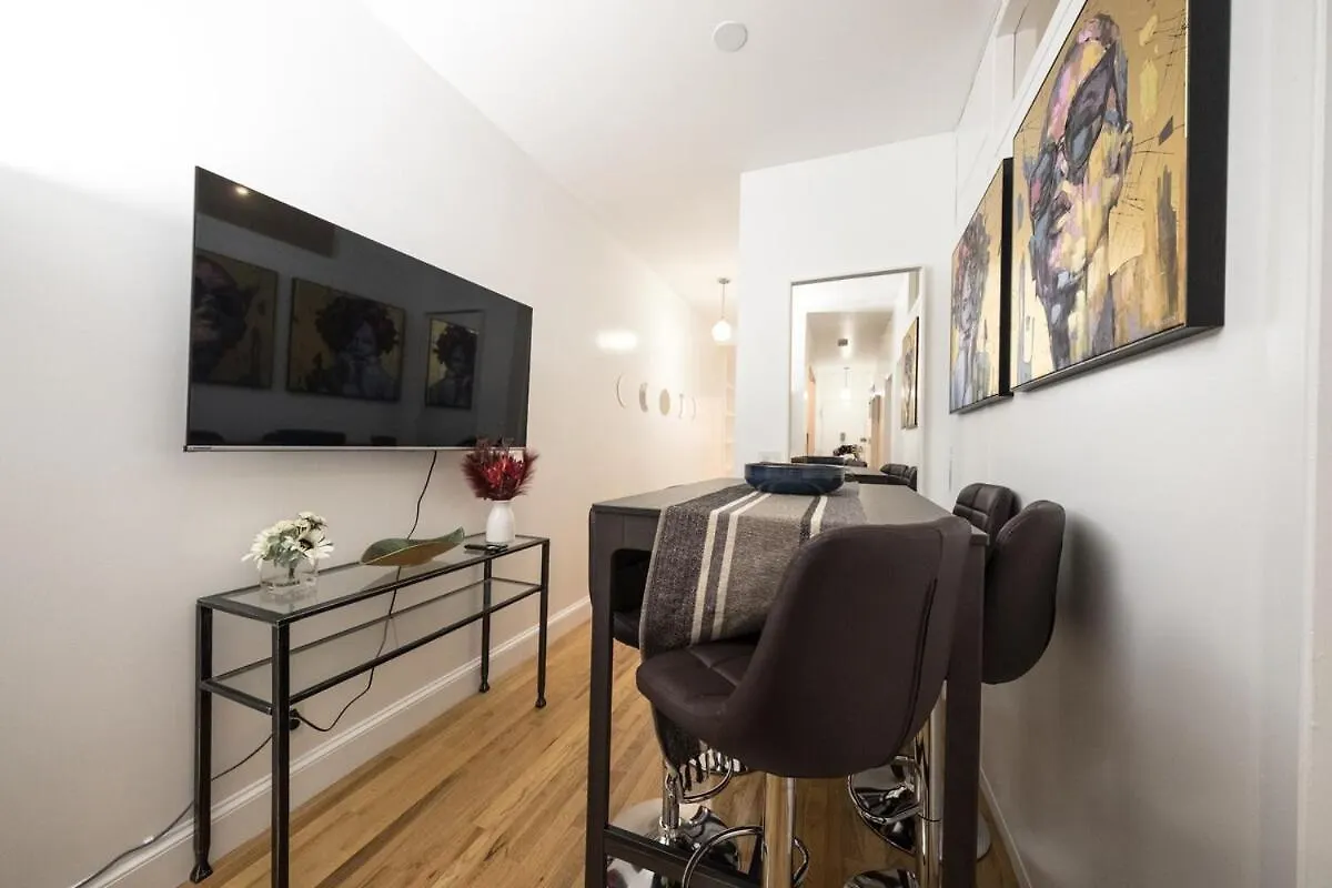 4Br Apt Two Blocks To Central Park Elevator, Laundry, Virtual Doorman New York