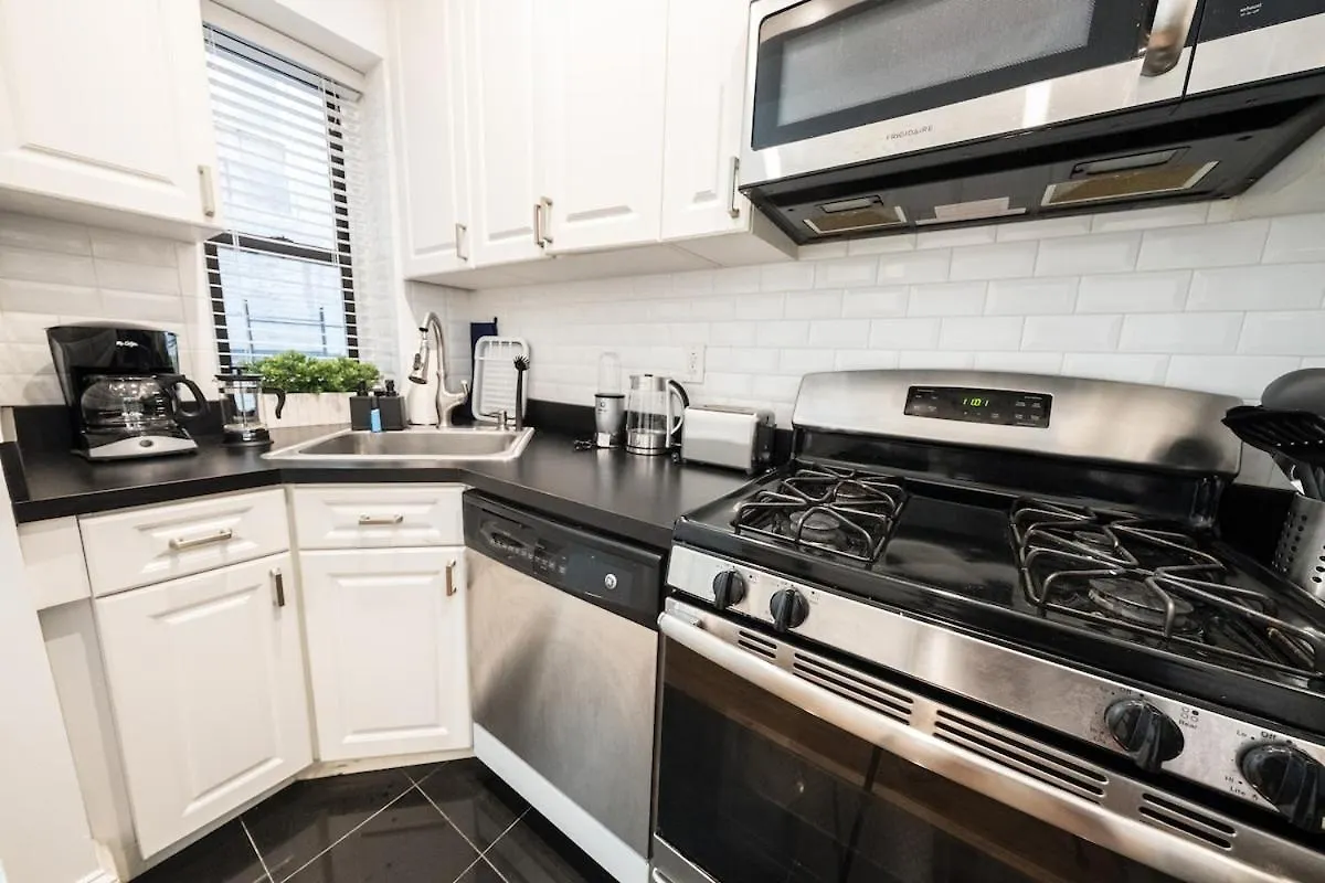 4Br Apt Two Blocks To Central Park Elevator, Laundry, Virtual Doorman New York