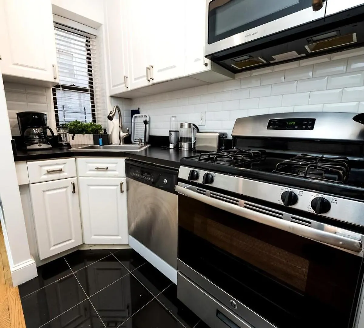 4Br Apt Two Blocks To Central Park Elevator, Laundry, Virtual Doorman New York Apartment
