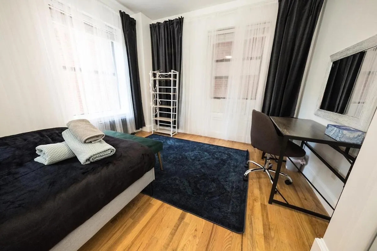 4Br Apt Two Blocks To Central Park Elevator, Laundry, Virtual Doorman New York 0*,  United States