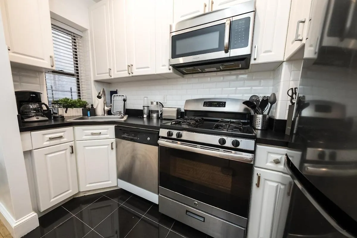 4Br Apt Two Blocks To Central Park Elevator, Laundry, Virtual Doorman New York Apartment